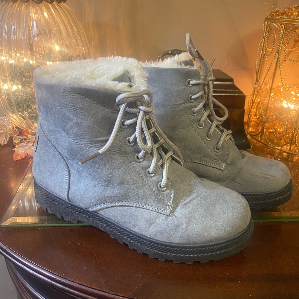 Cute gray boots with Sherpa inside